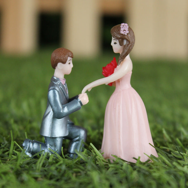 Groom and Bride Doll Wedding Party Cake Topper