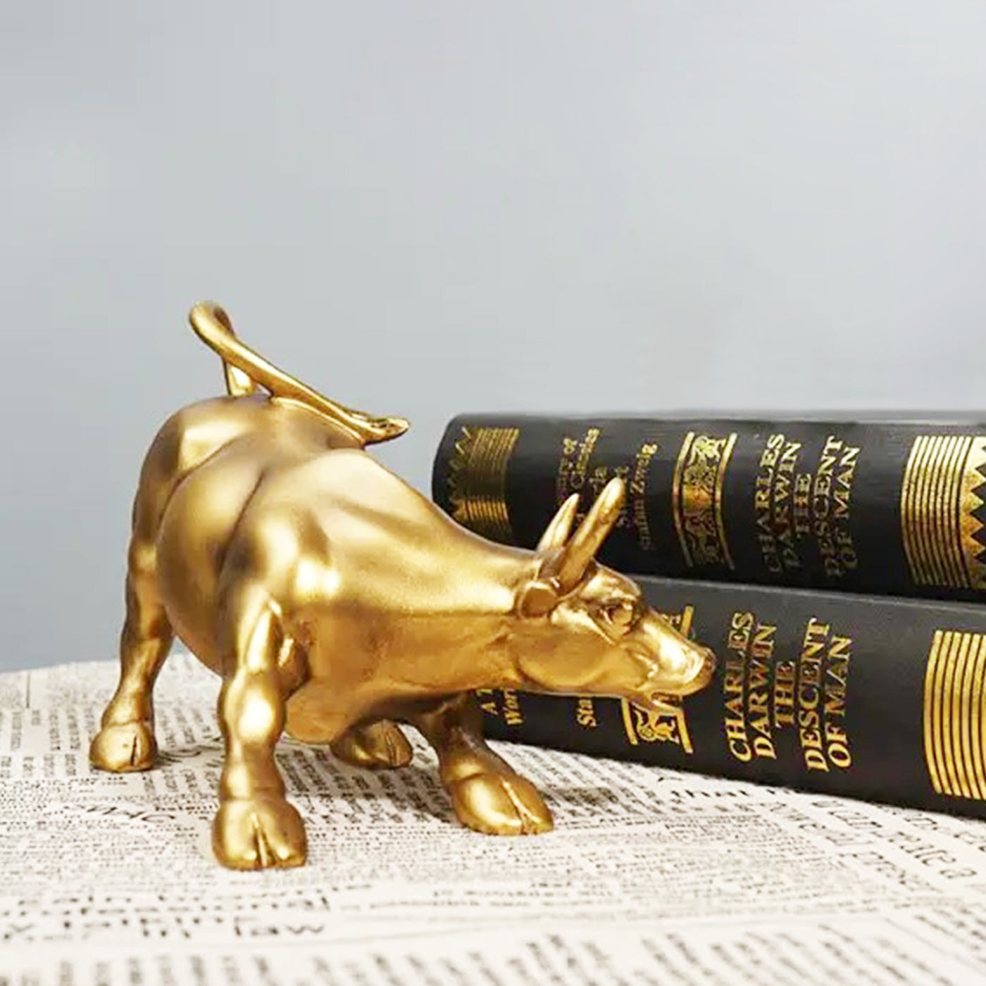 Metal Wall Street Bull Statue Decorative Showpiece (Gold)