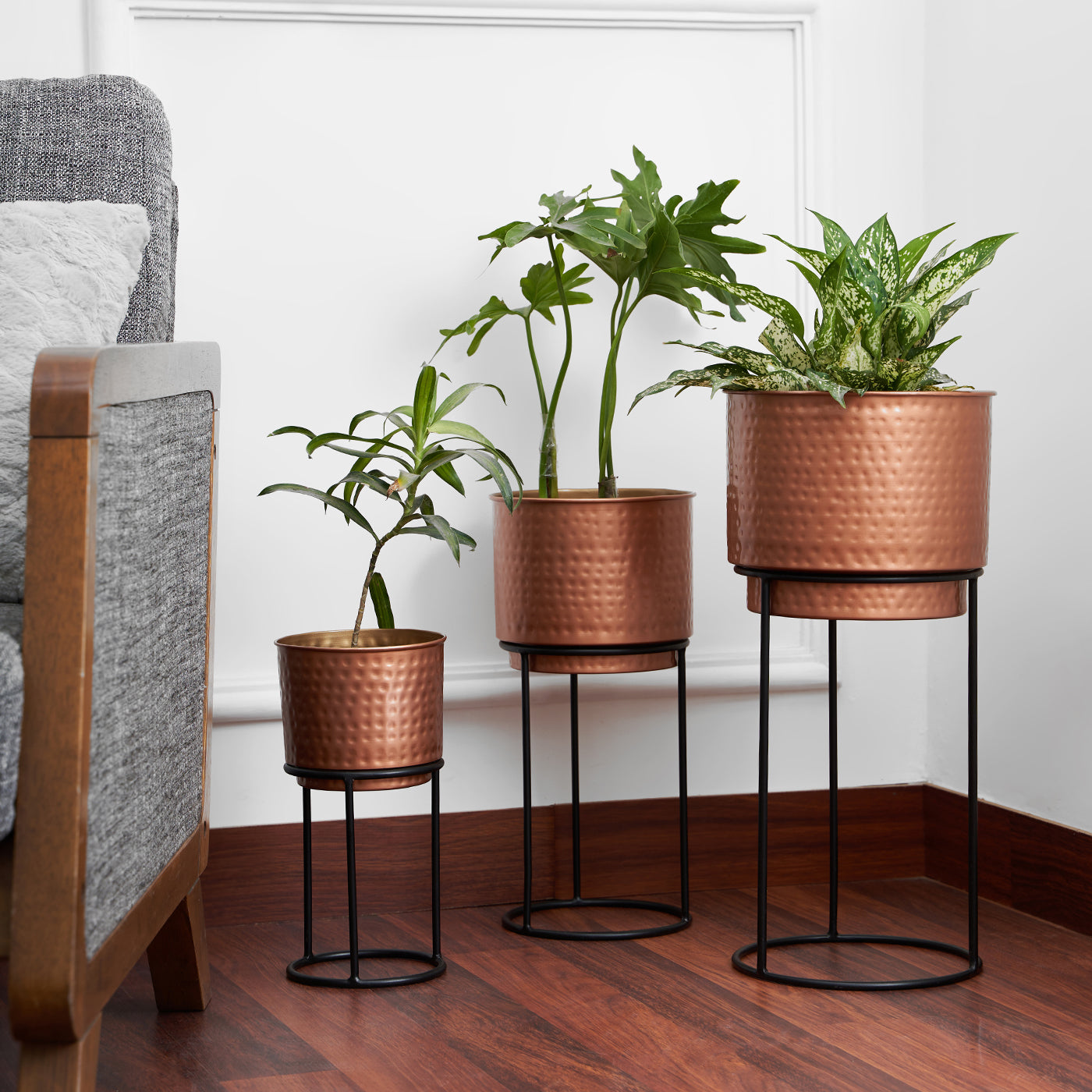 indoor copper plant pots Copper Hammered Metal Planters With Stand (Set of 3) – DecorTwist