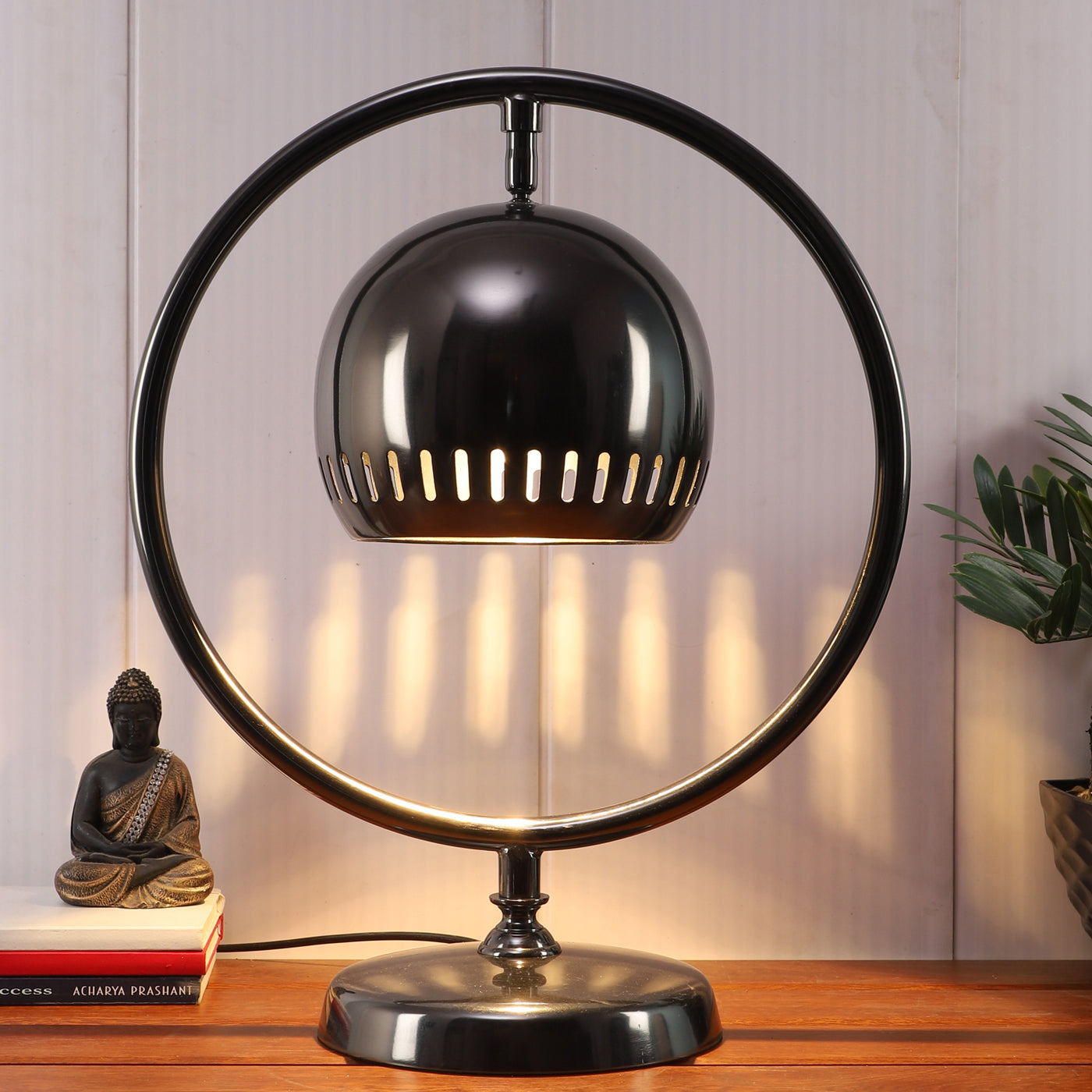 Black Nickle Aluminum Novelty Table Lamp