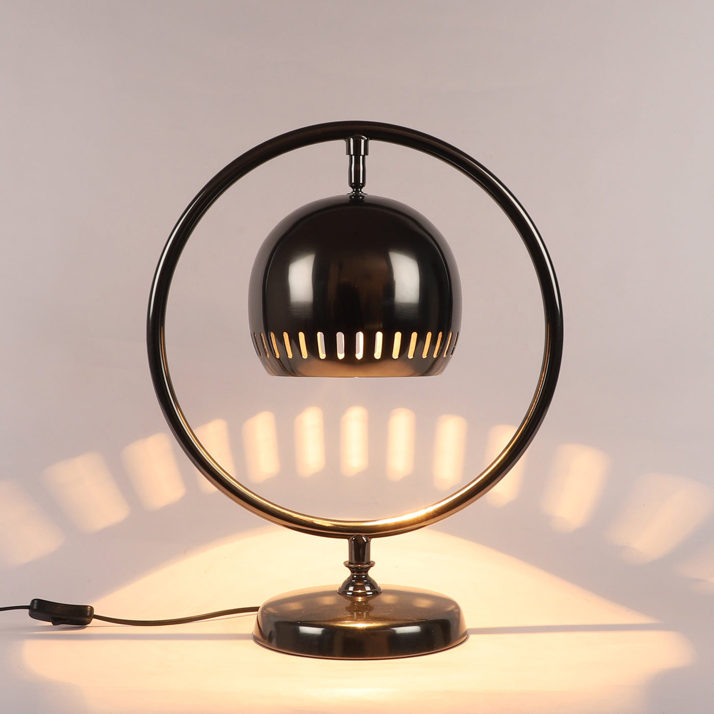 Black Nickle Aluminum Novelty Table Lamp
