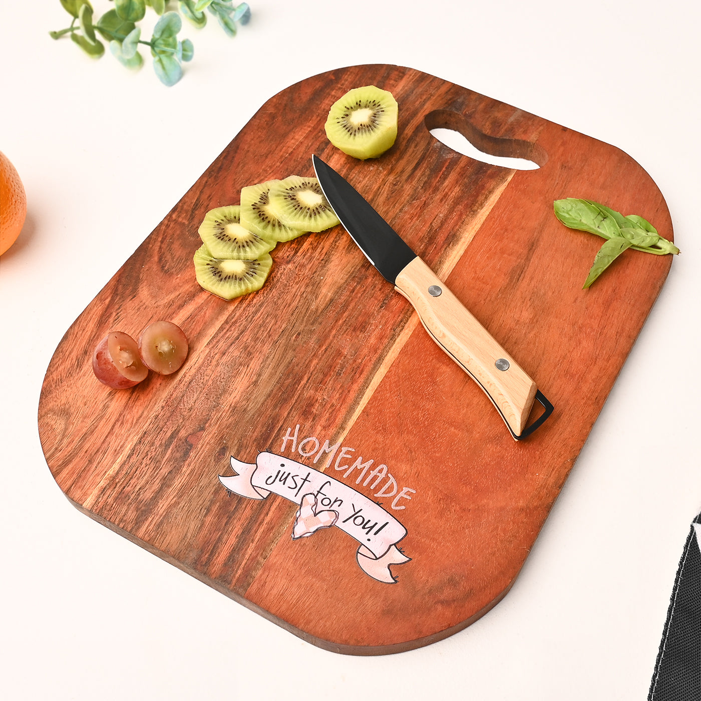 Wooden Chopping Board with Round Borders