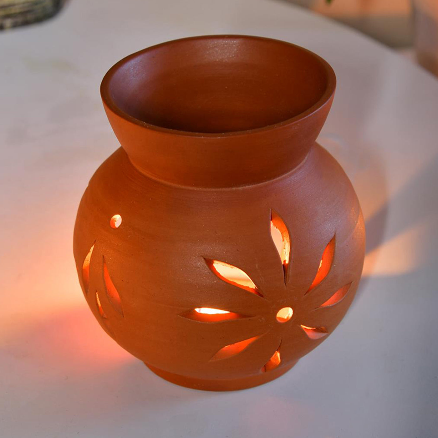 Terracotta Diffuser Artisan-Made Round Bottom Tabletop Home Decor Accent