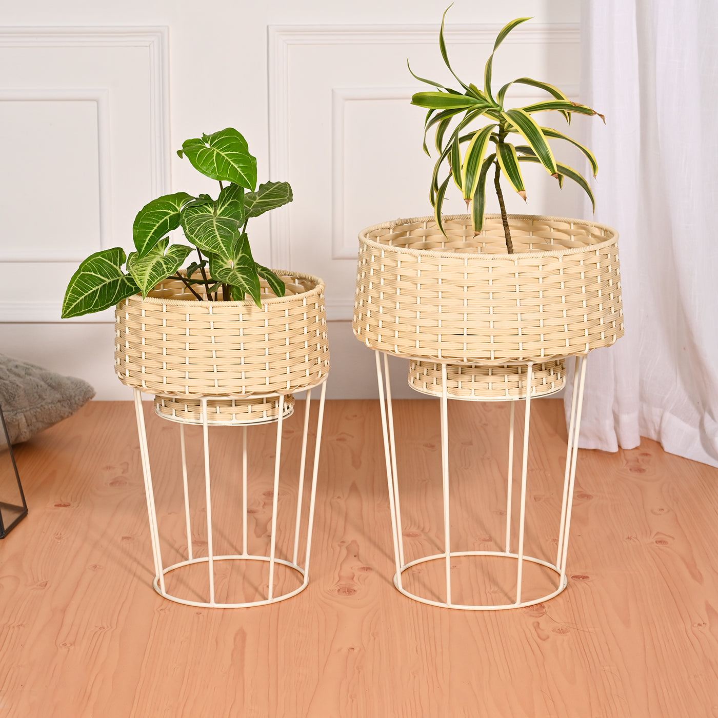 Hand Woven Planter with Stand 2 Piece