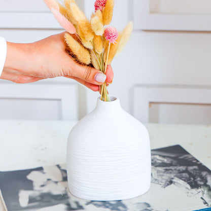 Ceramic Ronda Lined Vase in Matte-White