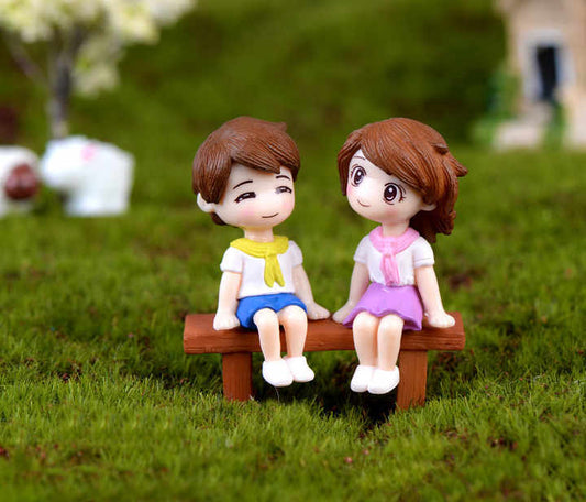 Home Decoration Mini Figure Love Couple Statue