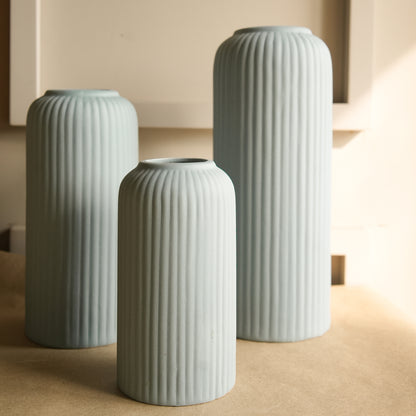 Modern ribbed vase set of 3