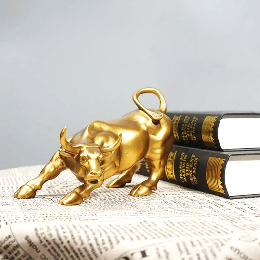 Metal Wall Street Bull Statue Decorative Showpiece (Gold)