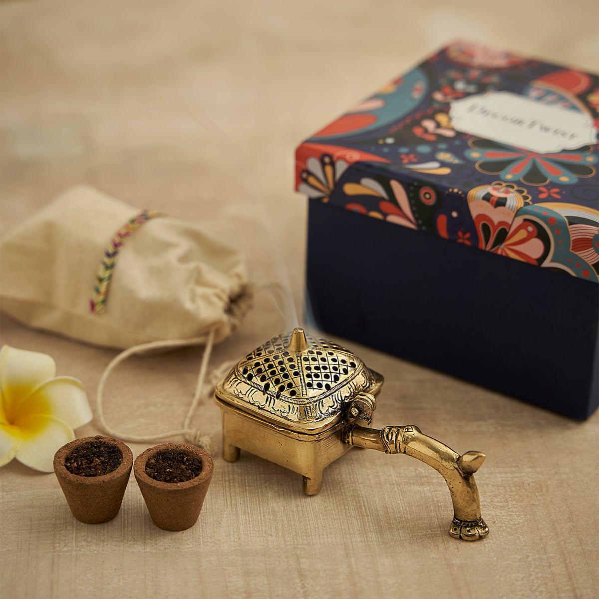 Leela Dhoopdaani With Gift Box And Dhoop